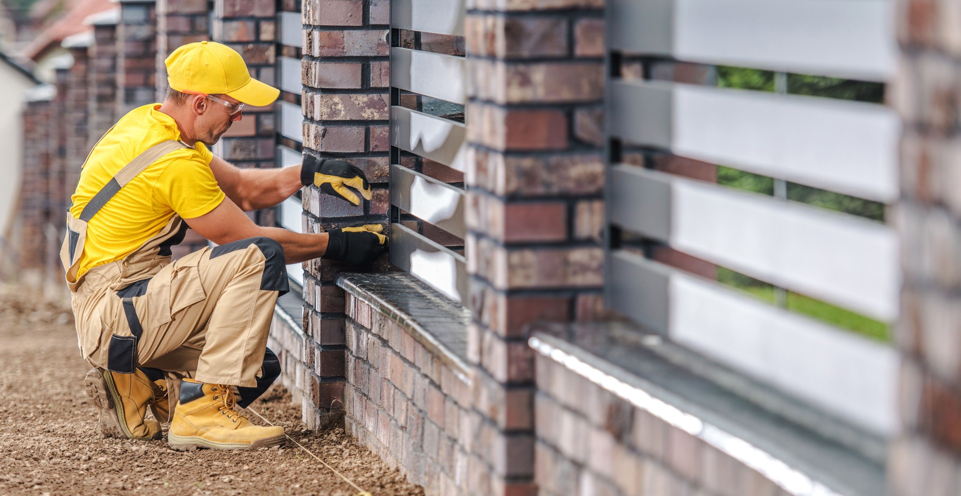 Residential Decorative Brick and Aluminium Panels Fence Building